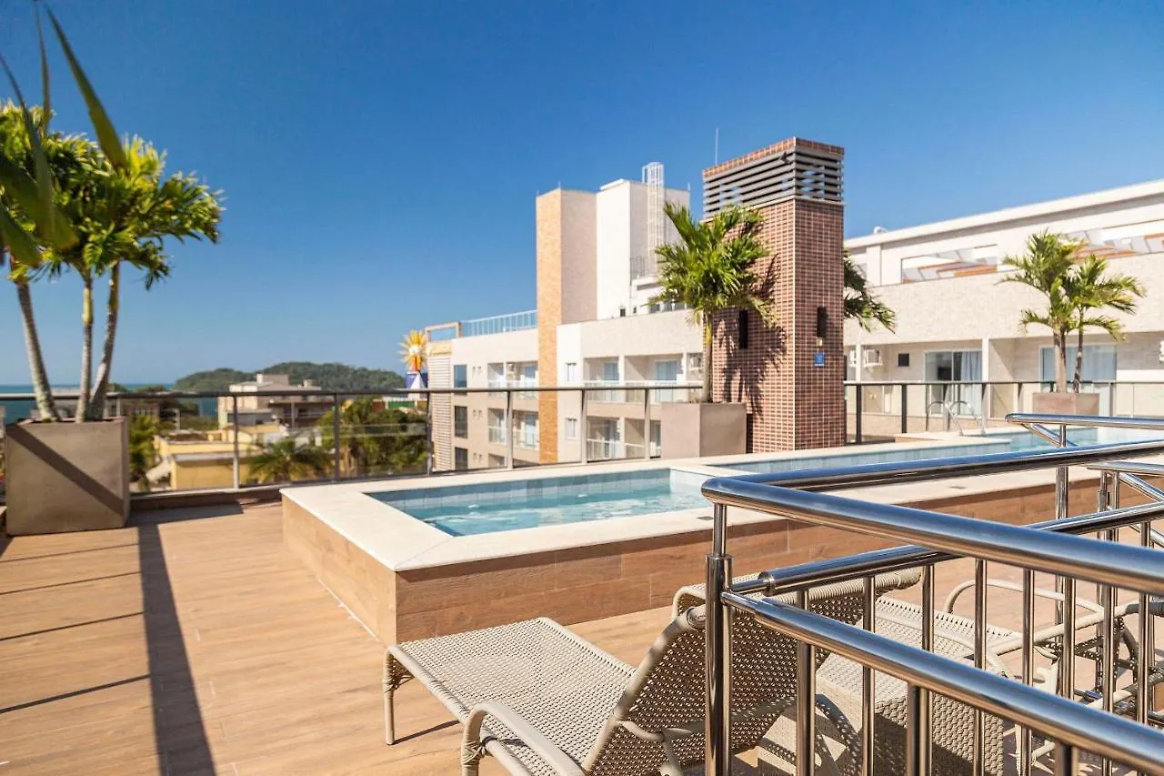 Apartamento Porto Madero 305 - Edifício com Lazer no Rooftop para até 7 Pessoas - 180 Metros da Praia de Bombinhas